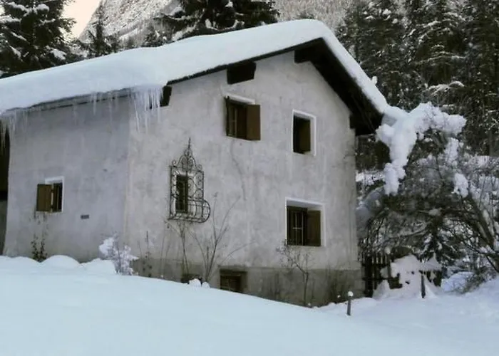 Сasa de vacaciones Alte Typische Engadinermuehle By Interhome Crusch